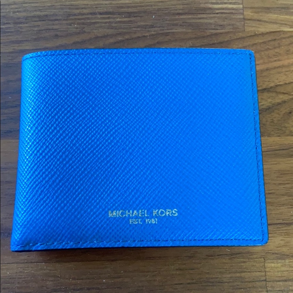 Slim bifold wallet